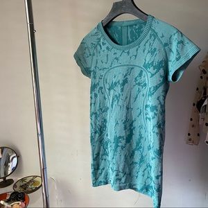 Lululemon knit top